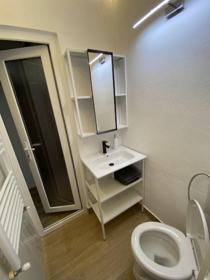 Studio 100G Apartman Tergovistye Kültér fotó