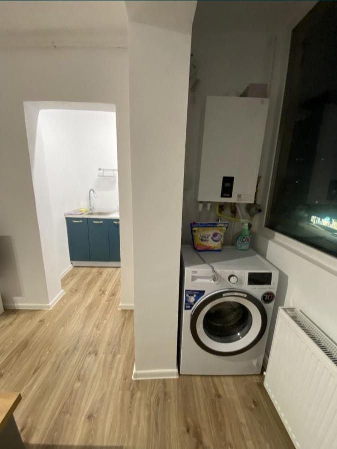 Studio 100G Apartman Tergovistye Kültér fotó